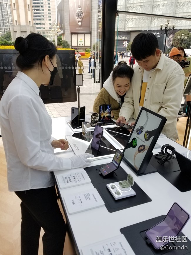 #三星快閃店打卡+心系天下W22&Galaxy Z系列的Fold和Flip#