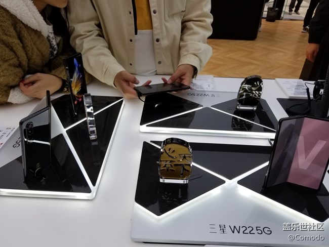 #三星快閃店打卡+心系天下W22&Galaxy Z系列的Fold和Flip#