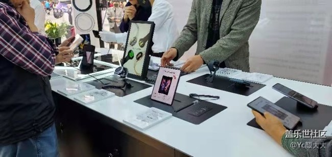 #三星快閃店打卡 品鑒W22心系天下折疊手機