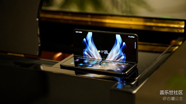 三星W22 5G “尊貴”身份，從何而來(lái)？