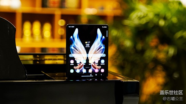 三星W22 5G “尊貴”身份，從何而來(lái)？