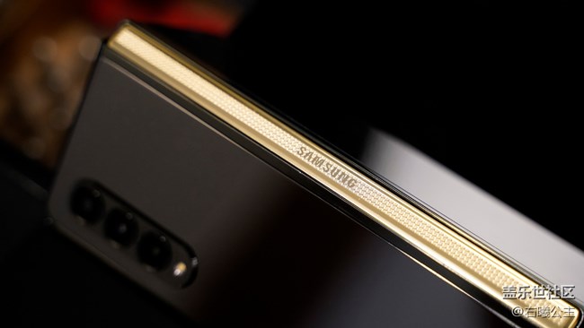 三星W22 5G “尊貴”身份，從何而來(lái)？