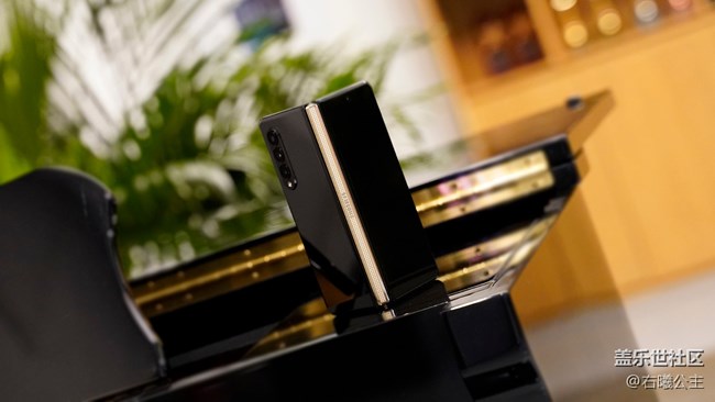 三星W22 5G “尊貴”身份，從何而來(lái)？