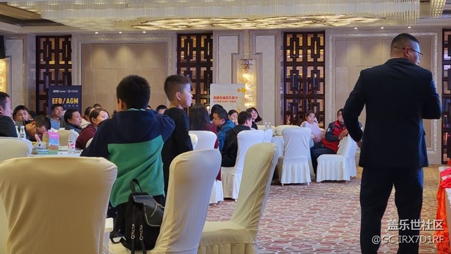 主攝像頭模糊?。。〕瑥V角和三倍又是好的..