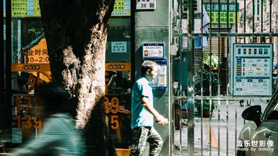 沒(méi)有秋的丘。