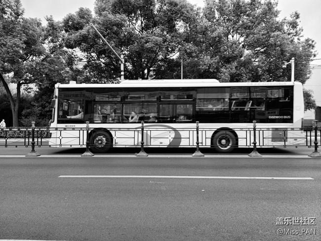 【簡單的黑白灰】+車來車往