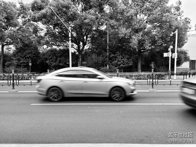 【簡單的黑白灰】+車來車往