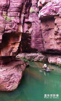 走過紅石峽谷