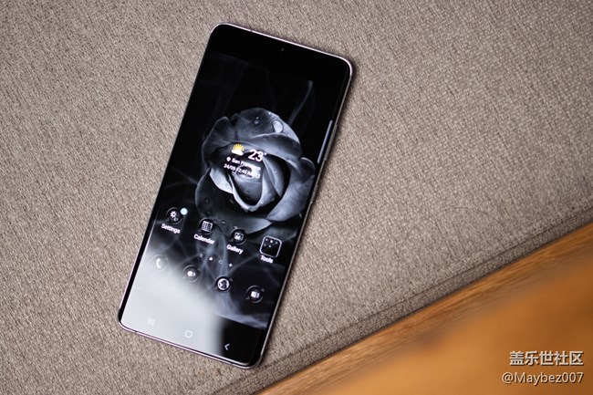 Galaxy S21 Ultra 的質(zhì)感真不錯