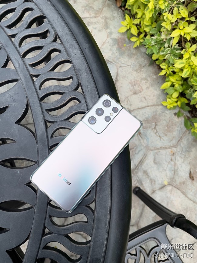 地上撿到一臺手機(jī)