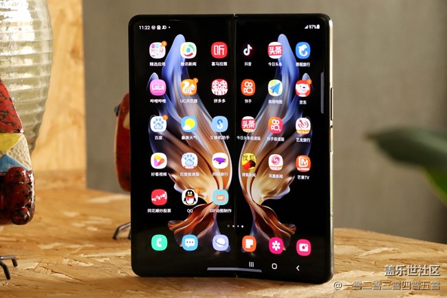 分享一波三星W22新鮮出爐的美圖~