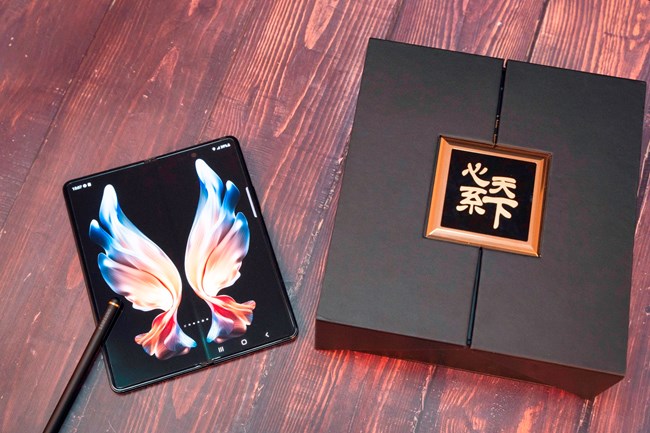 三星 W22 5G 從內(nèi)而外 盡顯奢華