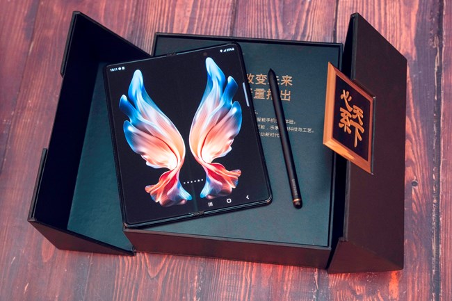 三星 W22 5G 從內(nèi)而外 盡顯奢華