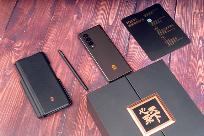 三星 W22 5G 從內(nèi)而外 盡顯奢華