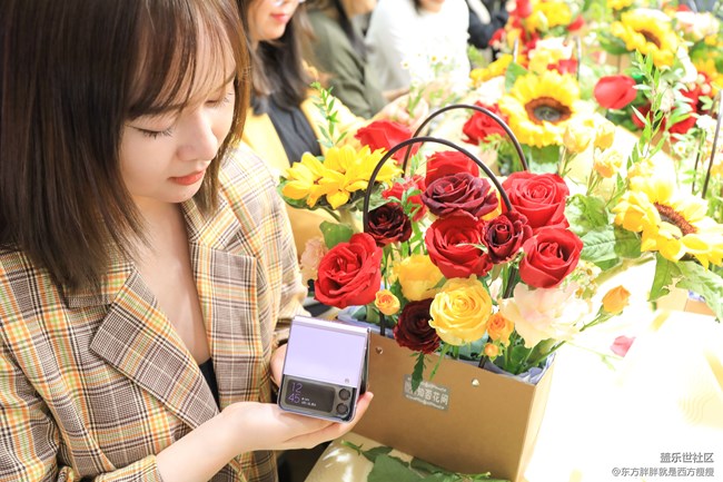 三星全新折疊屏手機(jī)快閃店落地萬象天地（12月3日-12日）