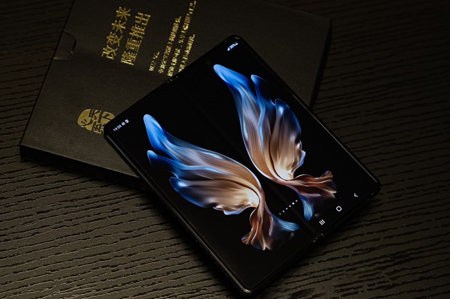 三星W22 5G 致敬匠心