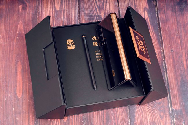 三星 W22 5G 從內(nèi)而外 盡顯奢華