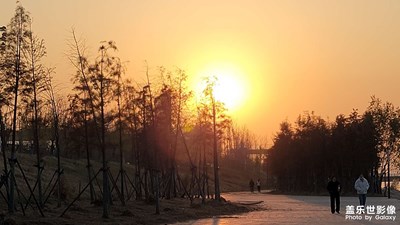 江邊，夕陽，感受秋天的顏色