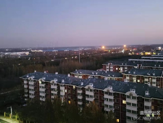 隨手拍#三星S21U#夜景，開(kāi)了3倍光變表現(xiàn)也還是很穩(wěn)啊