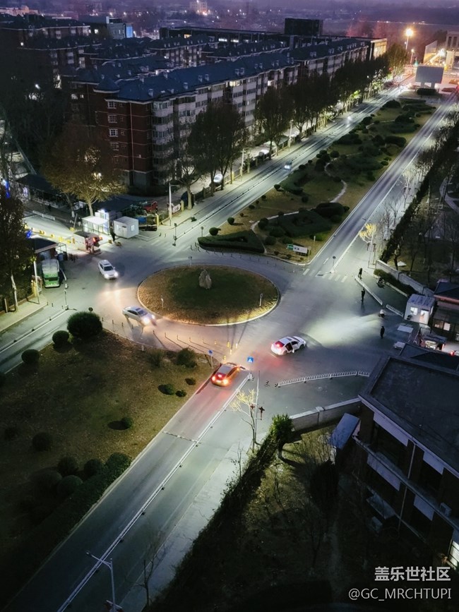 隨手拍#三星S21U#夜景，開(kāi)了3倍光變表現(xiàn)也還是很穩(wěn)啊