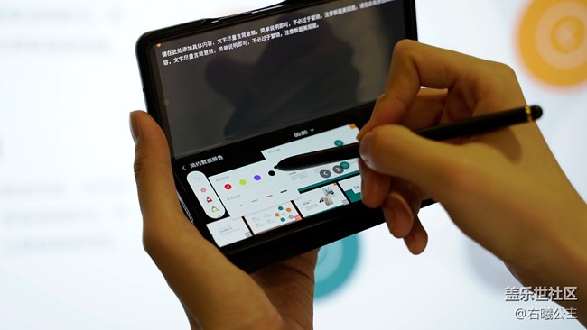 三星W22 5G:讓你在演講中更加從容自信 三星W22 5G:讓你在演講中更加從容自信