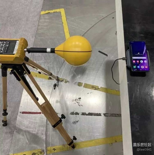 三星首款25W無線充電器：或與Galaxy S22系列一同發(fā)布