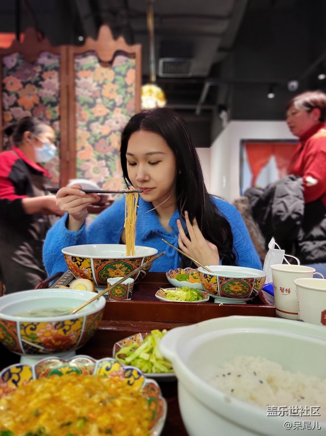 人多抓拍：S21+虛化拍攝，故事感出來了嗎[喵喵]