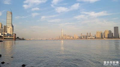 兩江交匯處遙看城市天際線