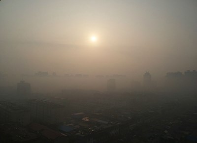 雾色下的城市