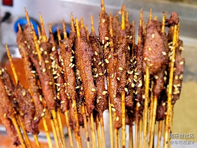 冬天的時(shí)候感覺(jué)外面的烤串兒格外的香啊