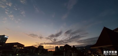 為君持酒勸斜陽，且向花間留晚照