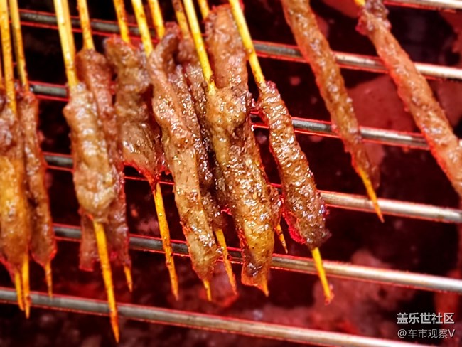 冬天的時(shí)候感覺(jué)外面的烤串兒格外的香啊