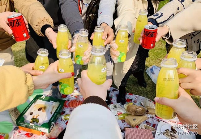 【圣誕日?！繗g樂聚餐