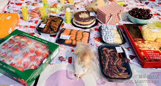 【圣誕日?！繗g樂聚餐