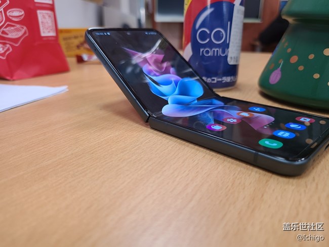 Galaxy Z系列手機(jī)星粉體驗團(tuán)+純粹的蓋樂世旗艦