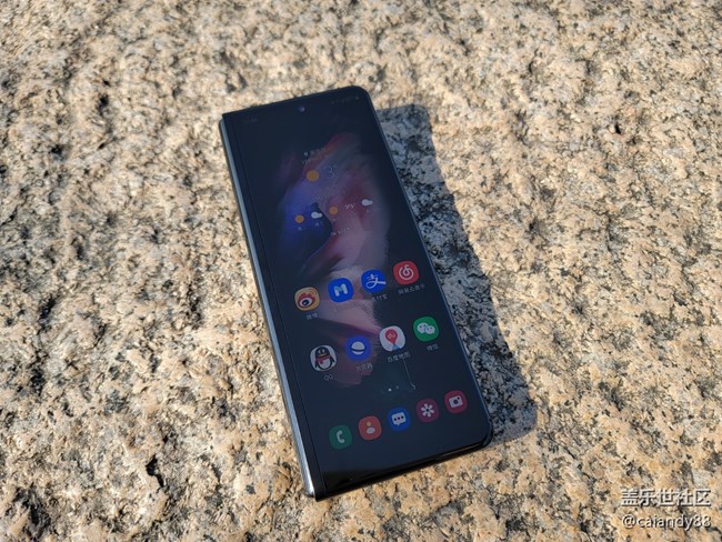Galaxy Z系列手機(jī)星粉體驗(yàn)團(tuán)-防水還有屏下，F(xiàn)old3 評測