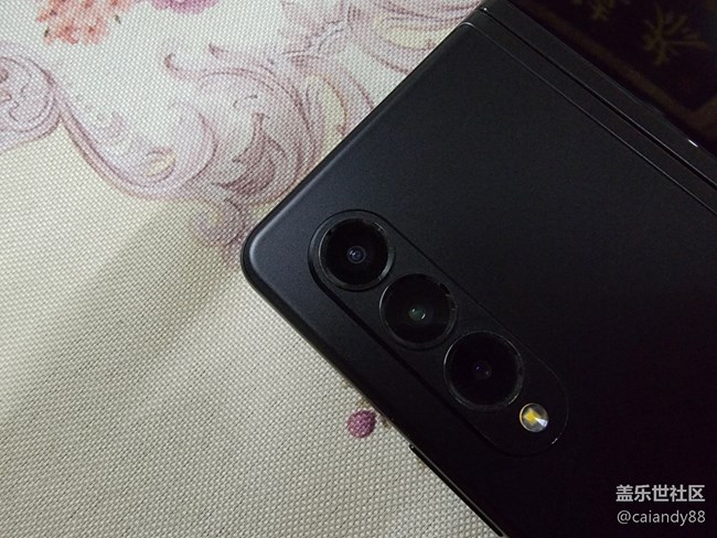 Galaxy Z系列手機(jī)星粉體驗(yàn)團(tuán)-防水還有屏下，F(xiàn)old3 評測