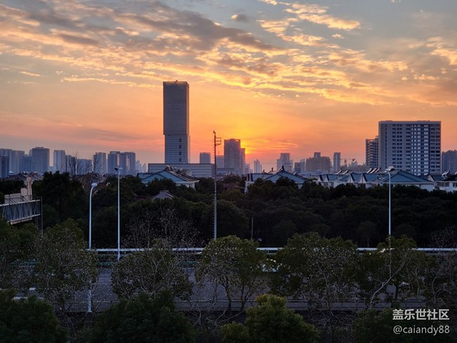 Galaxy Z系列手機(jī)星粉體驗(yàn)團(tuán)-防水+屏下,最具創(chuàng)新的折疊旗艦