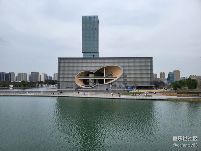 Galaxy Z系列手機(jī)星粉體驗(yàn)團(tuán)-防水+屏下,最具創(chuàng)新的折疊旗艦