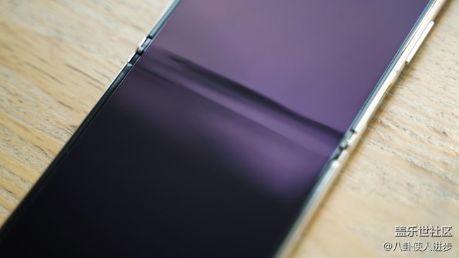 華為P50 Pocket對比三星Galaxy Z Flip3:差距有點(diǎn)大 華為P50 Pocket對比三星Galaxy Z Flip3:差距有點(diǎn)大