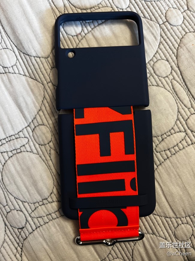 想出一個(gè)flip3的硅膠掛繩殼，手機(jī)不用了