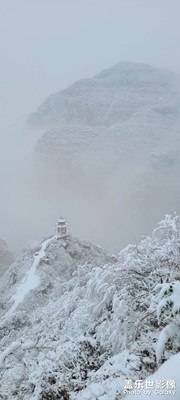 山里冰封，萬里雪飄，大河上下，頓失滔滔
