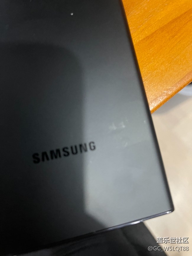 S22U 正常使用2天，后蓋直接刮花嚴(yán)重，可以申請(qǐng)售后嗎?