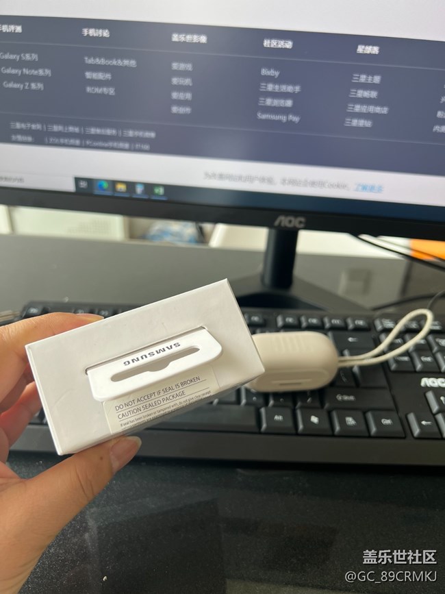 三星真皮灰色官方殼和一付耳機(jī)