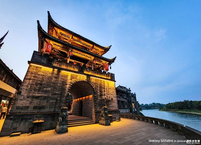 Galaxy S22 Ultra單騎夜游