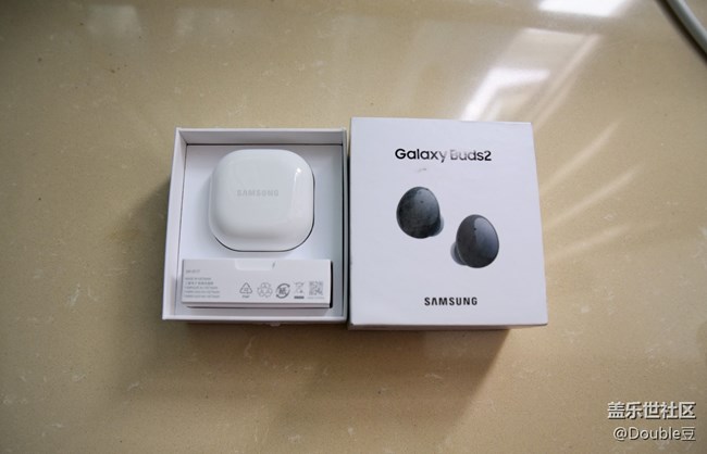 Galaxy Buds2，一對(duì)漂亮的小不點(diǎn)