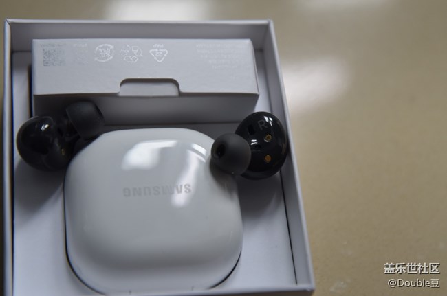 Galaxy Buds2，一對(duì)漂亮的小不點(diǎn)