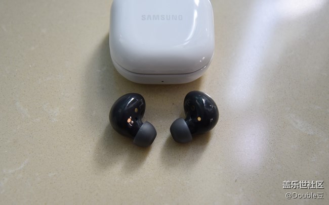 Galaxy Buds2，一對(duì)漂亮的小不點(diǎn)