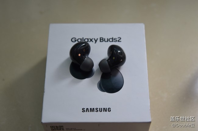 Galaxy Buds2，一對(duì)漂亮的小不點(diǎn)