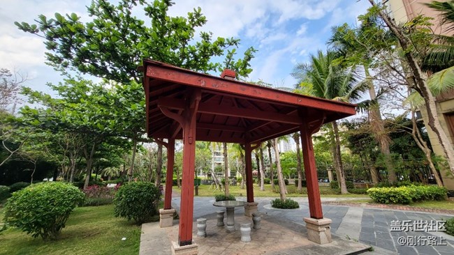 適合拍照和出行，便攜超級棒的手機